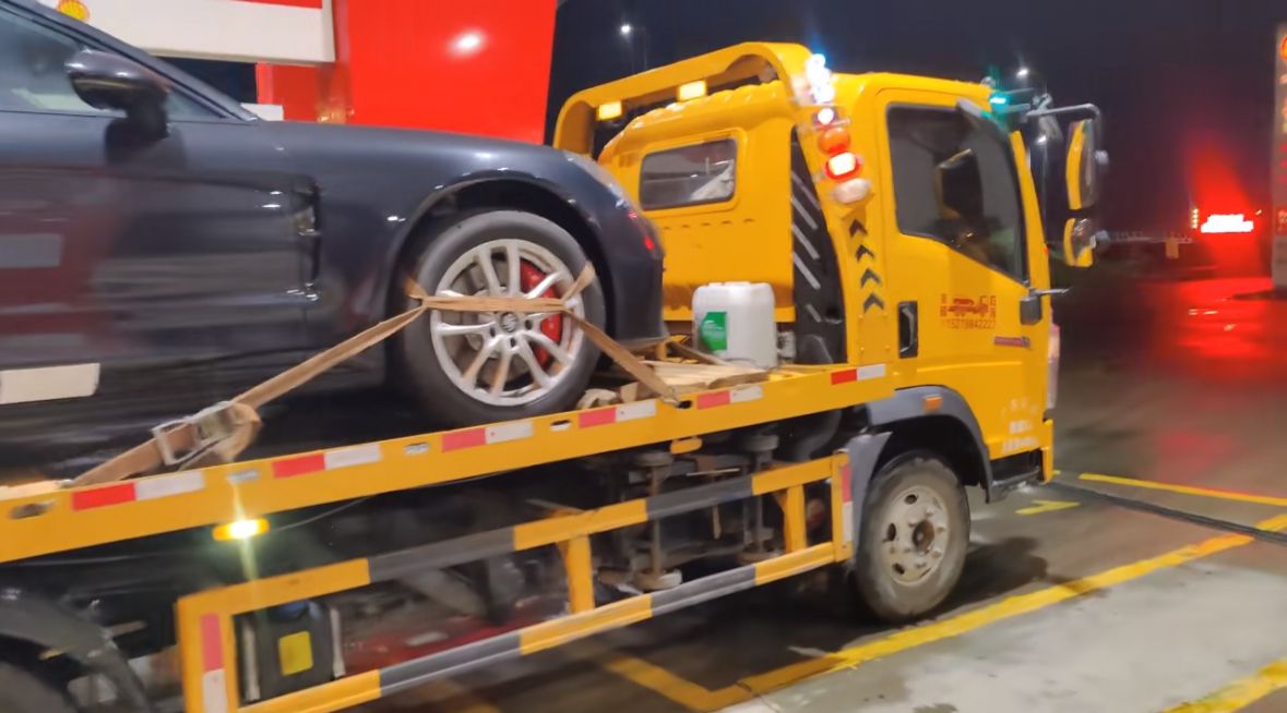 虹口行车途中遇到突发状况该如何呼叫道路救援？